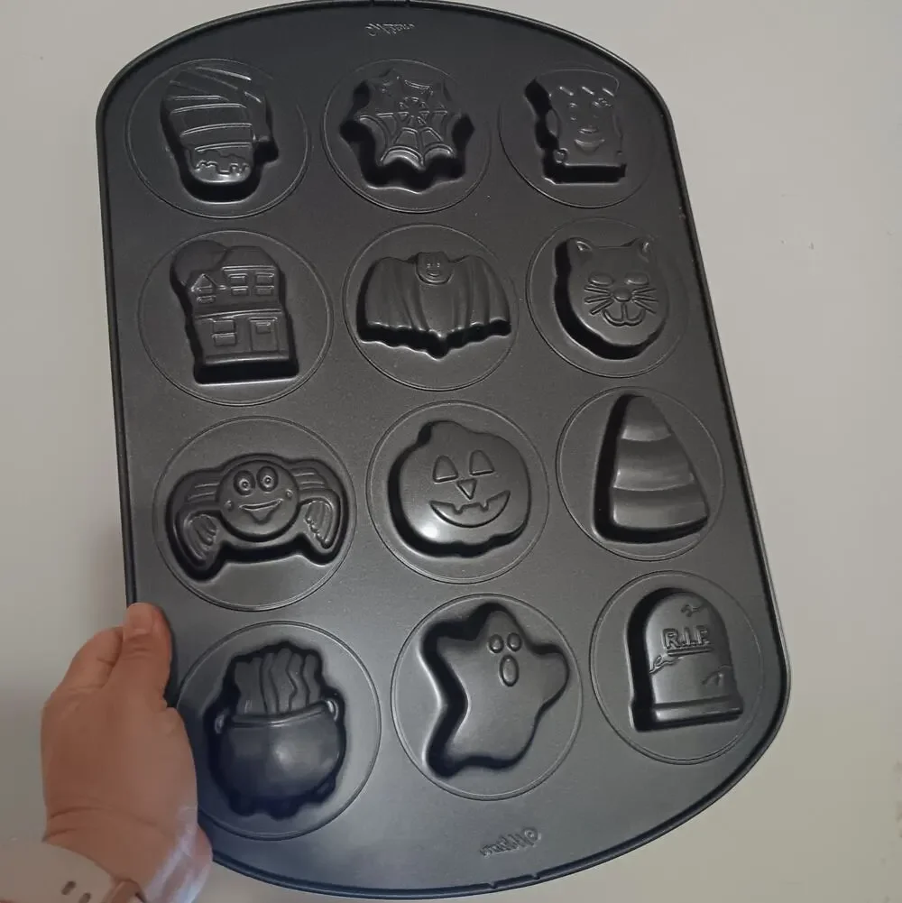 Wilton Halloween Cookie Pan 12 Cavities All Different Shapes Non Stick